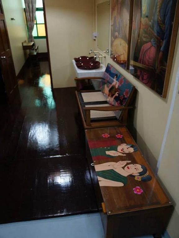 Baan Bovorn Hostel Bangkok Exterior photo