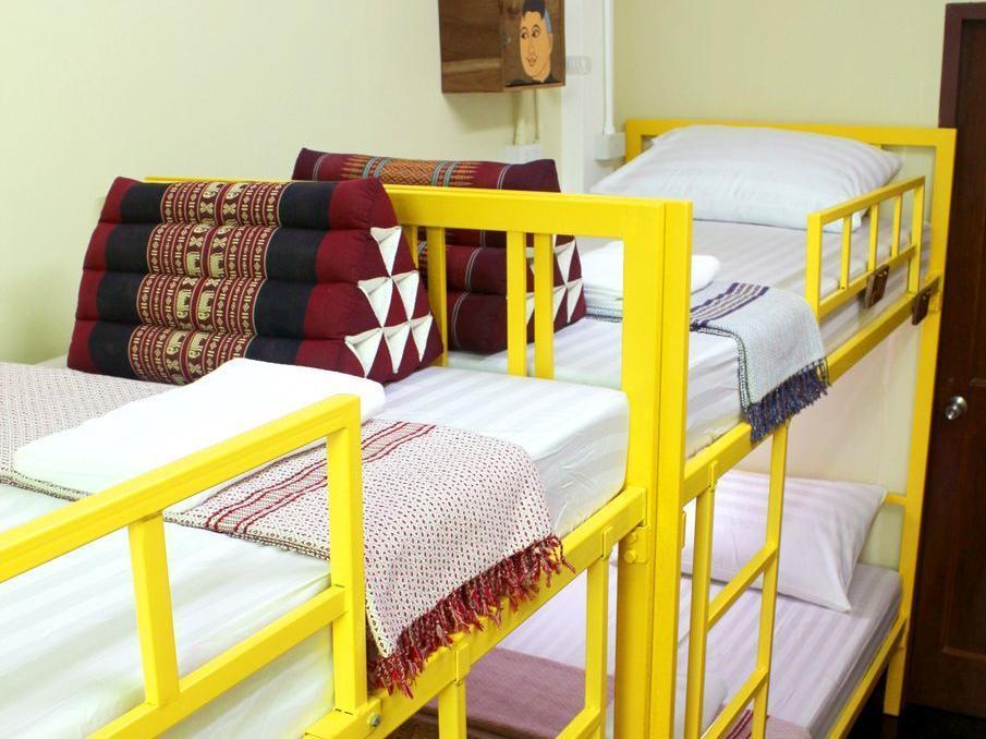 Baan Bovorn Hostel Bangkok Exterior photo